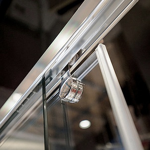Душевой уголок GuteWetter Slide Rectan GK-865 левая 130x80 см стекло бесцветное, профиль хром