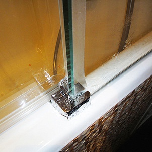 Шторка на ванну GuteWetter Slide Pearl GV-862 правая 80 см стекло бесцветное, профиль хром