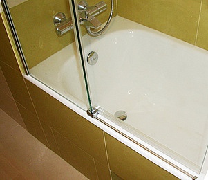 Шторка на ванну GuteWetter Slide Pearl GV-862 левая 120 см стекло бесцветное, профиль хром